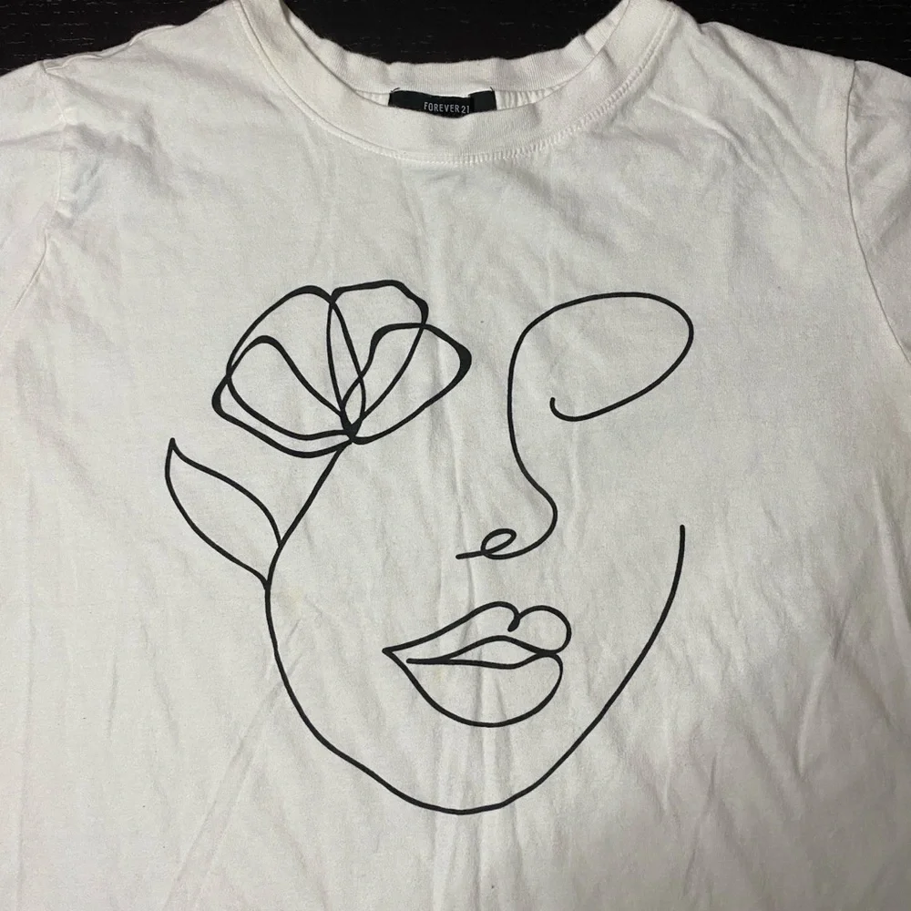 Forever 21 White Crew Neck Graphic Tee - Single Line Face - Picture 2 of 7